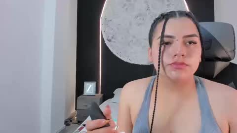 Scarlet online show from October 2025 08:31:01 PM