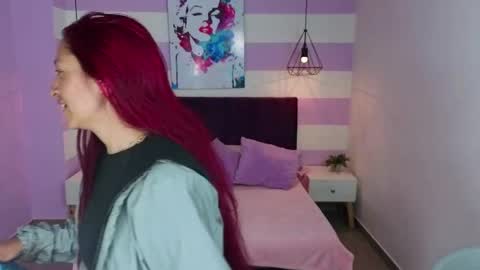 Snapshot of scarlett__bell chatting on April 2026 11:43:01 AM Scarlett online show from April 2026 11:43:01 AM