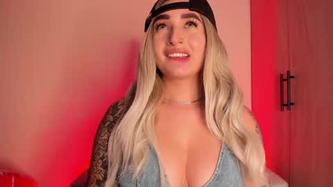 SCARLETT COLLINS online show from October 2025 05:17:02 AM