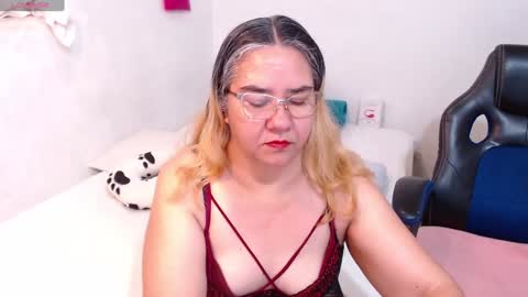 Snapshot of scarlett_duboi1 chatting on January 2025 11:39:02 PM Scarlett online show from January 2025 11:39:02 PM