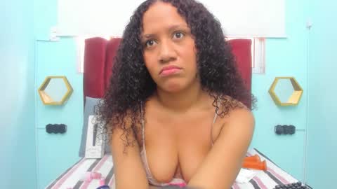 scarlett_fox20 online show from December 2025 01:38:01 PM