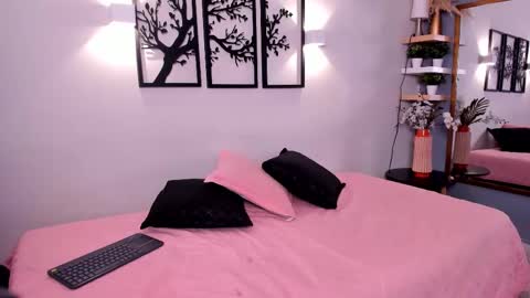 Scarlett Johs online show from October 2025 09:15:02 PM