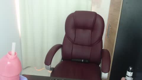 scarlett_mill online show from June 2026 06:39:01 PM