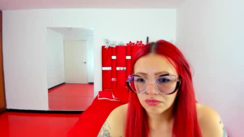 Snapshot of scarlett_red_11 chatting on April 2026 04:31:02 PM scarlett_red_11 online show from April 2026 04:31:02 PM