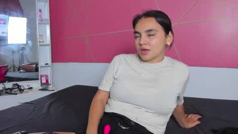 Isabella online show from September 2025 01:18:01 AM