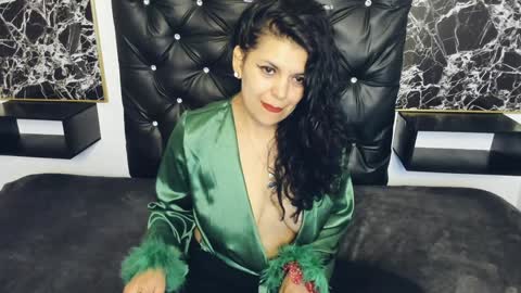 Snapshot of scarlett_w0lf chatting on December 2024 03:00:01 PM Scarlett online show from December 2024 03:00:01 PM