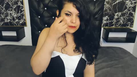 Snapshot of scarlett_w0lf chatting on January 2025 10:43:01 PM Scarlett online show from January 2025 10:43:01 PM