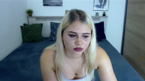 Snapshot of scarlettblue22 chatting on September 2025 01:24:02 PM Hi there guys My pleasure in your hands pvt is open online show from September 2025 01:24:02 PM