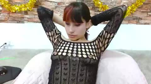 Scarlett pink online show from December 2024 04:38:01 PM