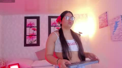 Scarlett Whitmore online show from October 2025 03:33:02 PM