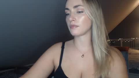 Snapshot of scarlettxblonde chatting on August 2026 08:18:01 PM ScarlettxBlonde online show from August 2026 08:18:01 PM