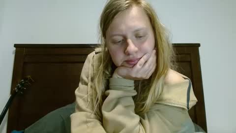 Snapshot of scartit chatting on March 2025 04:10:01 AM ScarTit Bernhard online show from March 2025 04:10:01 AM