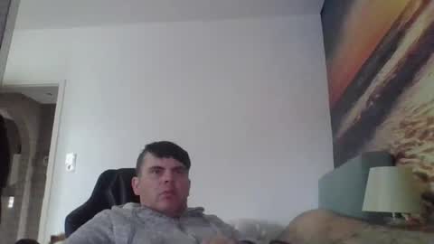 schosch01 online show from May 2026 06:52:01 AM