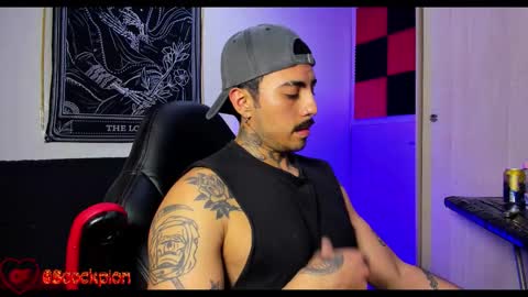 Alejandro help me to reach 200 thumps up online show from December 2025 01:11:01 AM