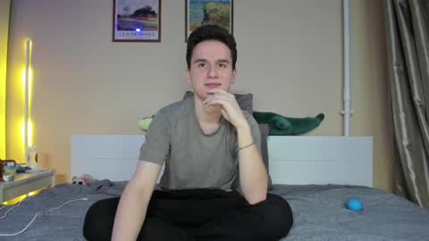 Snapshot of scooby_r chatting on December 2024 01:09:02 PM Thomas brunette and Alex blond online show from December 2024 01:09:02 PM