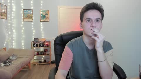 Snapshot of scooby_r chatting on December 2024 08:53:02 PM Thomas brunette and Alex blond online show from December 2024 08:53:02 PM