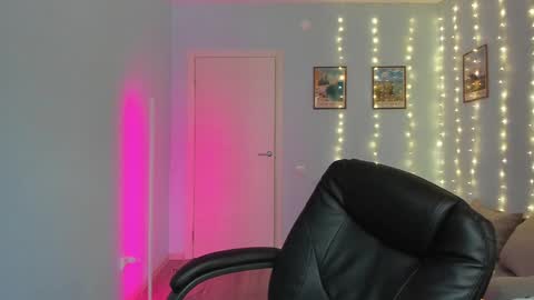 Snapshot of scooby_r chatting on January 2025 08:45:01 AM Thomas brunette and Alex blond online show from January 2025 08:45:01 AM