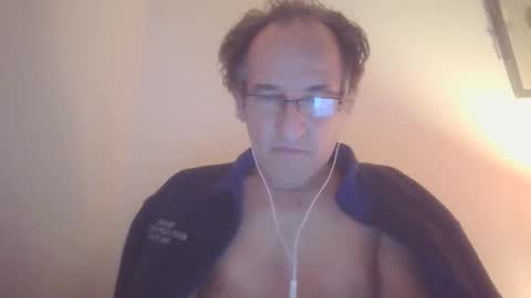 Snapshot of scotchwhieskie chatting on December 2024 11:40:01 PM scotchwhieskie online show from December 2024 11:40:01 PM