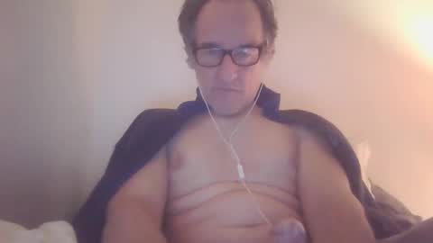 Snapshot of scotchwhieskie chatting on December 2024 11:46:02 PM scotchwhieskie online show from December 2024 11:46:02 PM