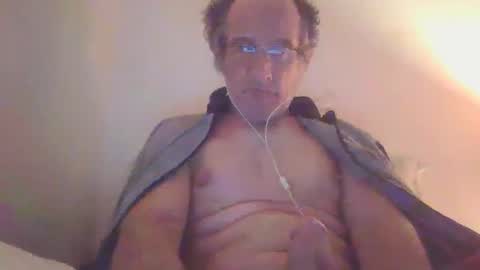 Snapshot of scotchwhieskie chatting on December 2024 11:57:02 PM scotchwhieskie online show from December 2024 11:57:02 PM