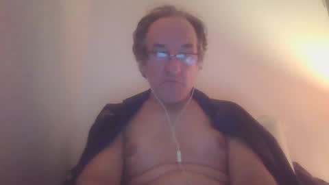 Snapshot of scotchwhieskie chatting on December 2024 11:50:02 PM scotchwhieskie online show from December 2024 11:50:02 PM