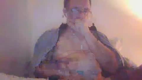 Snapshot of scotchwhieskie chatting on December 2024 11:41:02 PM scotchwhieskie online show from December 2024 11:41:02 PM
