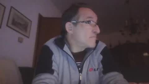 Snapshot of scotchwhieskie chatting on January 2025 10:43:02 PM scotchwhieskie online show from January 2025 10:43:02 PM