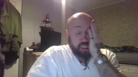 Snapshot of scottish_alien chatting on April 2026 12:54:02 AM Richard James online show from April 2026 12:54:02 AM