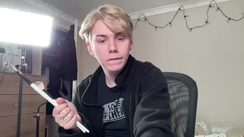 Snapshot of scottish_twink01 chatting on September 2025 01:18:01 AM danny online show from September 2025 01:18:01 AM