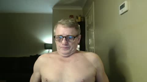 Snapshot of scottsman214 chatting on January 2025 09:45:01 PM James online show from January 2025 09:45:01 PM