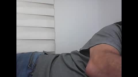 Snapshot of screw2 chatting on November 2025 11:42:01 AM Evren online show from November 2025 11:42:01 AM