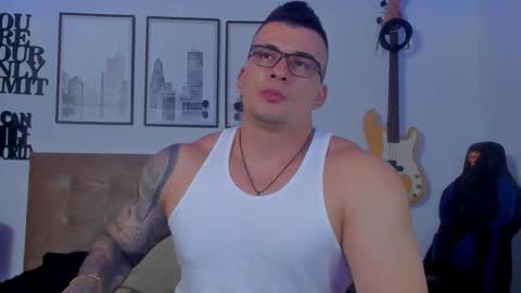 Sean Carrera online show from November 2025 10:41:02 PM