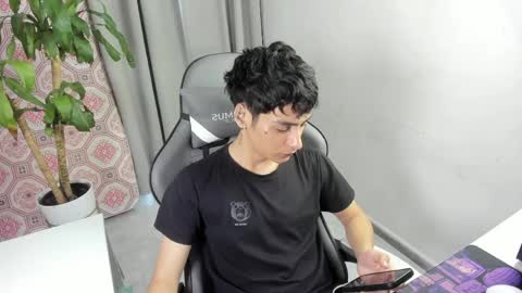 Snapshot of sebas_rosse chatting on April 2026 10:29:02 PM sebastian online show from April 2026 10:29:02 PM