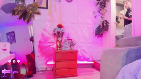     .  INDEPENDENT MODEL online show from February 2026 12:49:01 PM