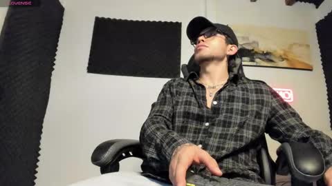 Snapshot of sebastianortizm chatting on March 2026 03:32:01 AM Lucian Sinclair online show from March 2026 03:32:01 AM