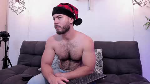 Instagram jeanpaulfit  online show from December 2024 01:28:01 PM