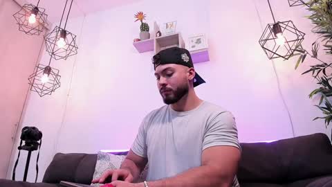 Instagram jeanpaulfit  online show from December 2024 08:14:02 PM