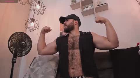 Instagram jeanpaulfit  online show from December 2025 09:08:01 PM