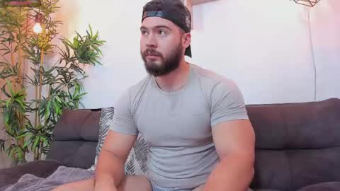 Instagram jeanpaulfit  online show from April 2026 09:01:01 PM