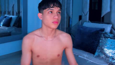 Sebastian online show from October 2025 08:32:02 PM