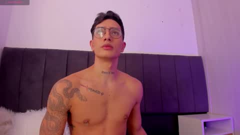 SEBASTIAN PALACIO online show from November 2025 08:41:01 PM