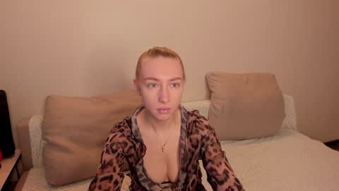 Snapshot of secret_dreams_ chatting on January 2025 08:33:01 AM Amanda and pair in a real life we love each other but can play with you online show from January 2025 08:33:01 AM