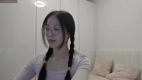 Angela online show from November 2025 01:04:02 AM