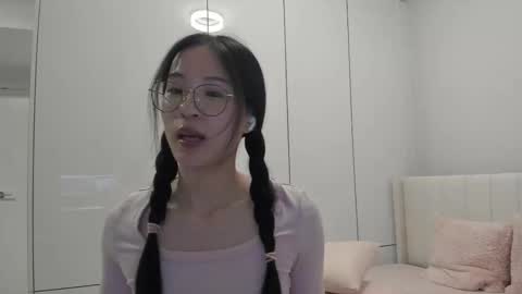 Angela online show from December 2025 02:17:01 AM