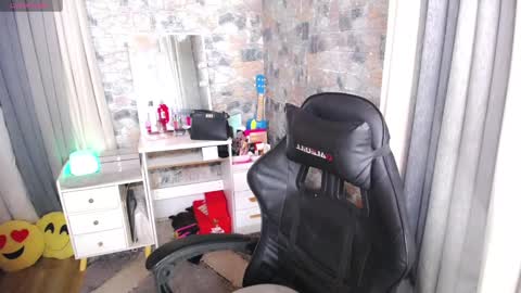 Snapshot of seduction_of_medusaxx chatting on February 2025 04:48:01 AM Medusa online show from February 2025 04:48:01 AM