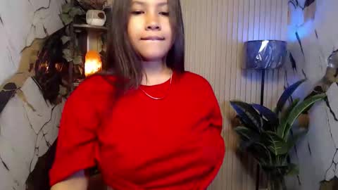 Snapshot of seductive_elle chatting on October 2025 11:06:02 AM ellie online show from October 2025 11:06:02 AM