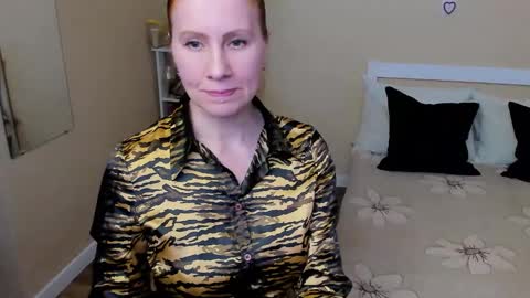 seductive_foxy_ online show from September 2025 08:40:01 AM