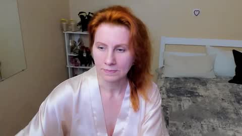seductive_foxy_ online show from September 2025 01:11:01 AM