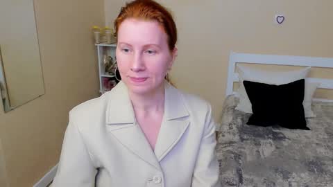 seductive_foxy_ online show from September 2025 03:39:01 PM