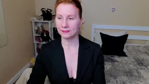 seductive_foxy_ online show from October 2025 03:57:01 AM